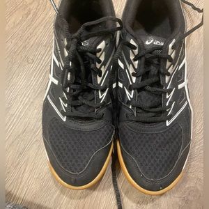 ASICS Upcourt 4 Volleyball sneakers